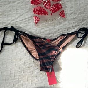 D O L L swimwear classic bikini bottom. Sz small